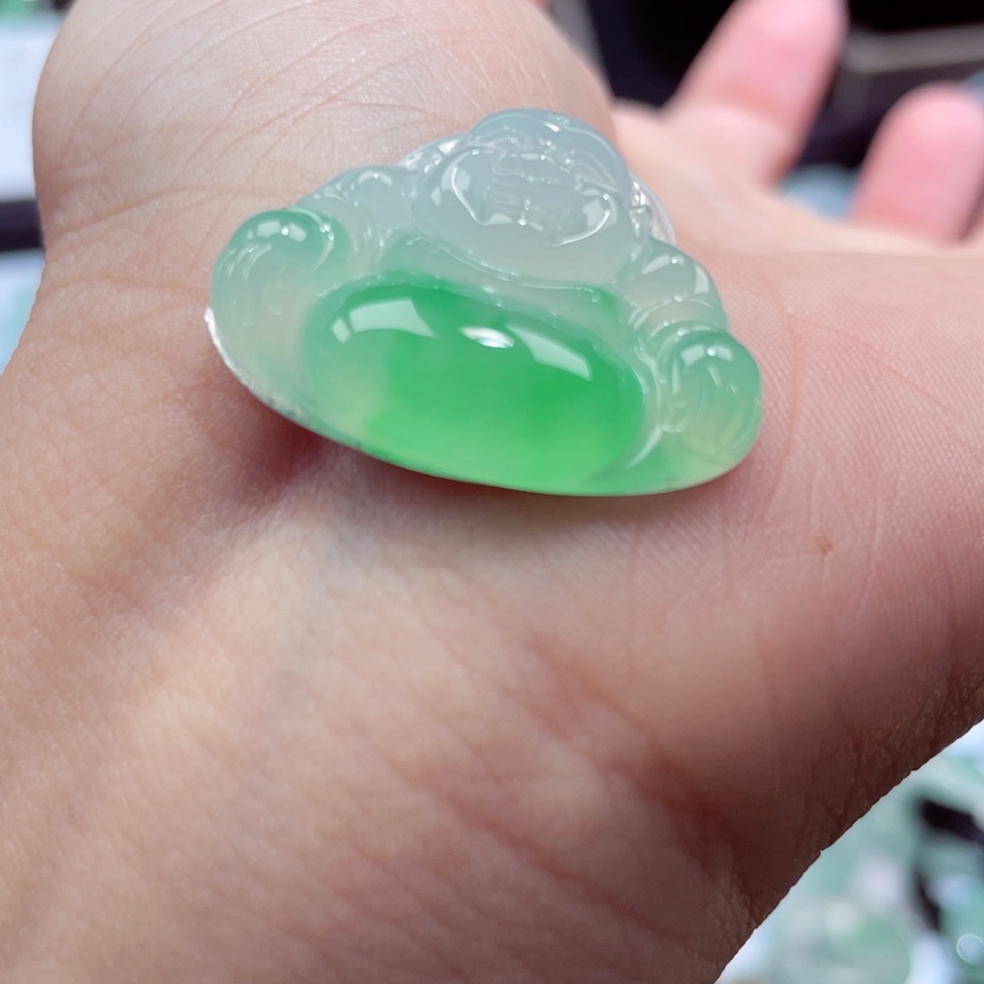 颈饰未镶嵌翡翠佛公