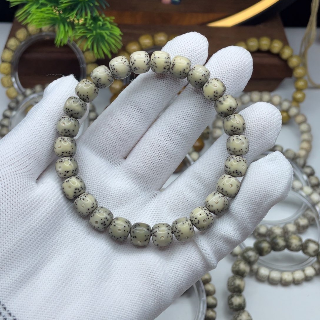 星月菩提手串9×8通体留白石玉料A10