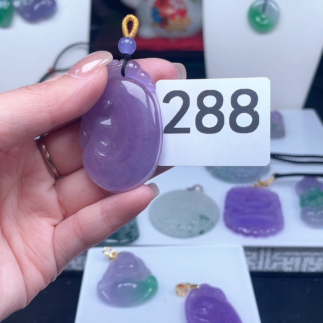 翡翠吊坠(赠链)未镶嵌