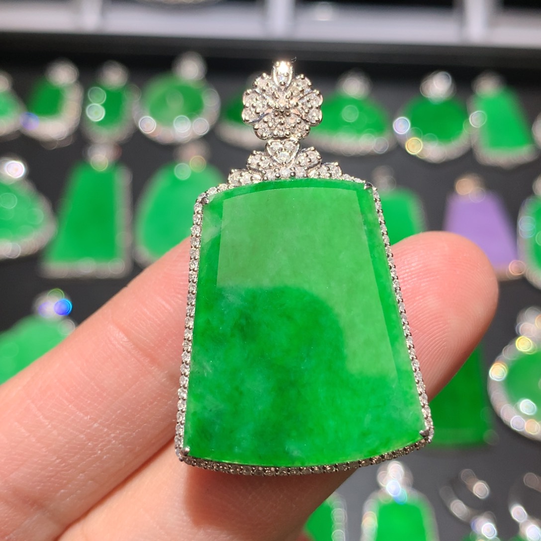 翡翠颈饰18K金镶嵌翡翠