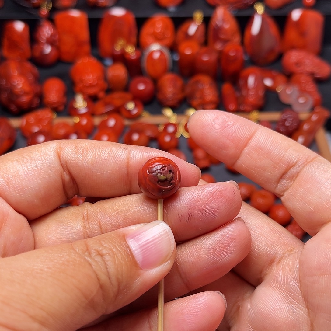 南红玛瑙未镶嵌配饰包浆精雕圆珠12.4mm