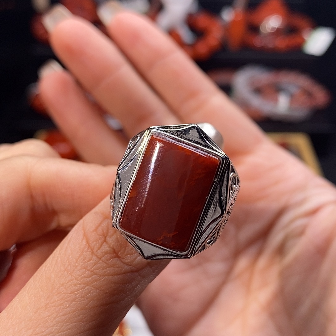 南红玛瑙银S925镶嵌四川凉山牛血红男戒