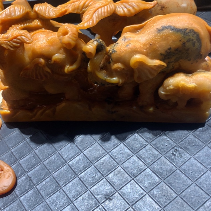 石英质玉（黄龙玉）未镶嵌颈饰