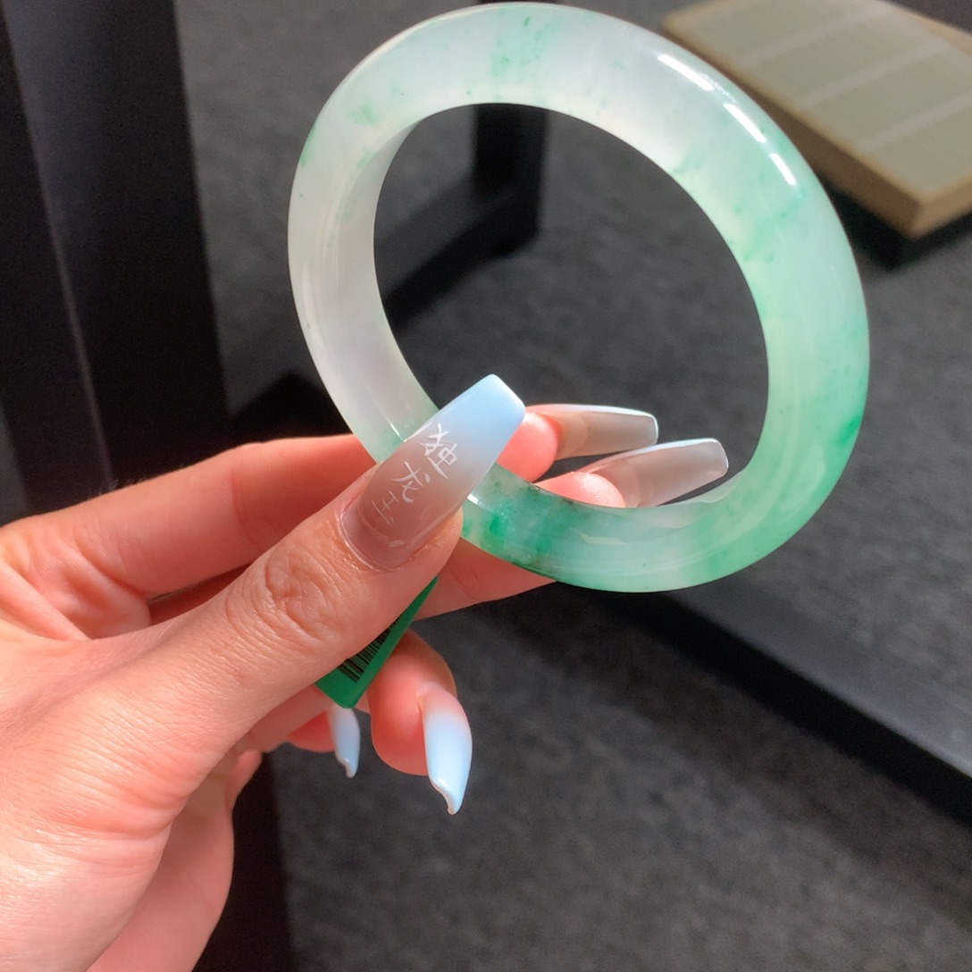 石英质玉手镯未镶嵌g****n