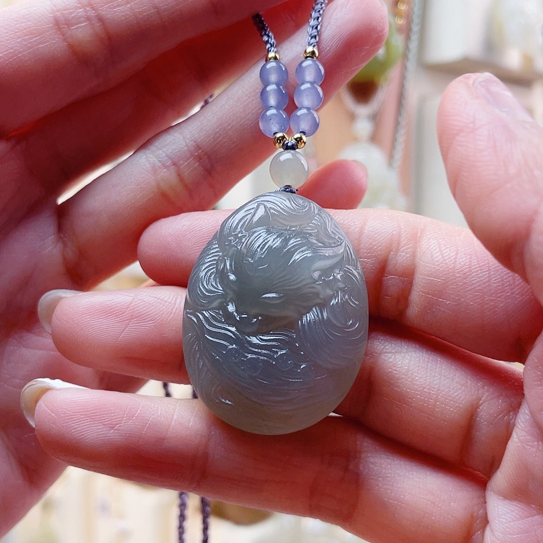 半***月和田玉未镶嵌吊坠(赠链)