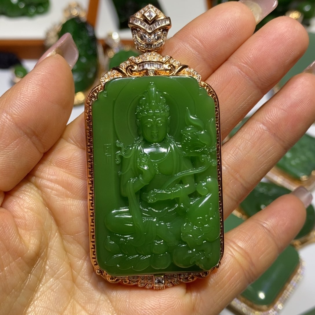 和田玉（碧玉）颈饰18K金镶嵌坏****帝