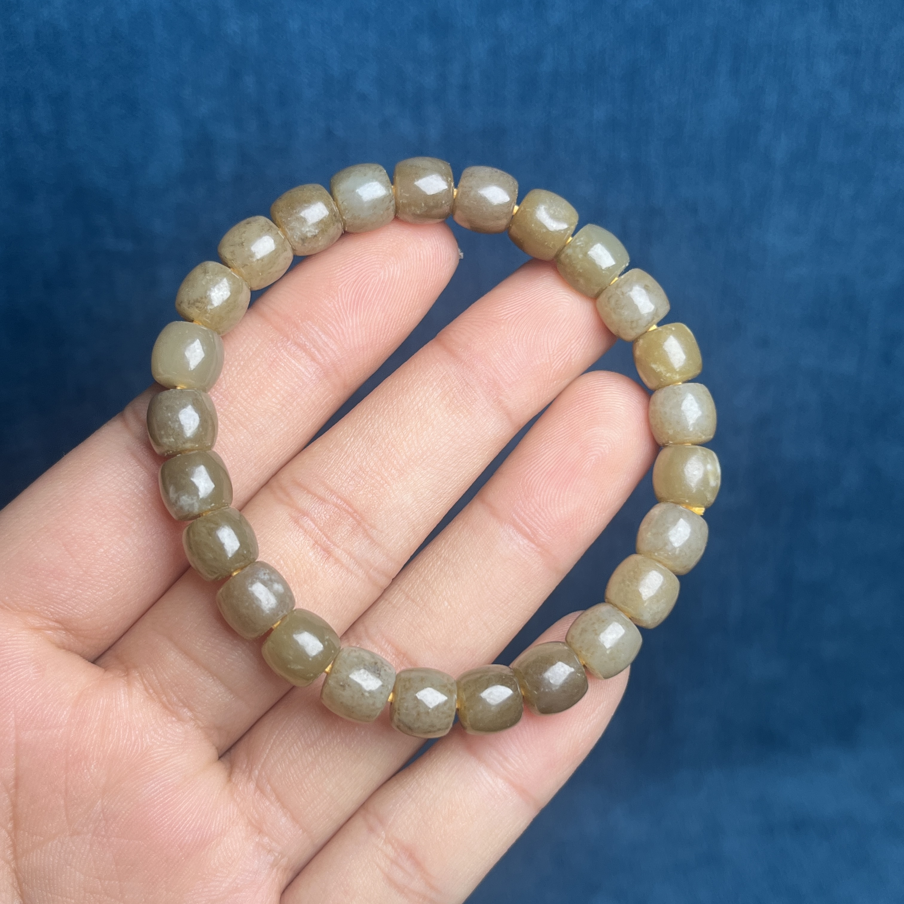 S0262和田玉放漏品手串8*7