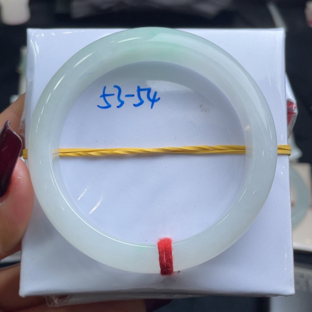 翡翠手镯未镶嵌翡翠手镯