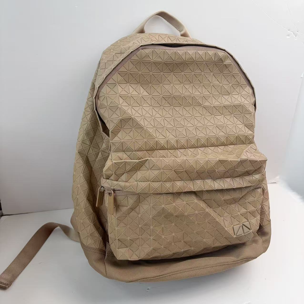 95新 Issey Miyake/三宅一生 三宅一生奶茶色双肩包