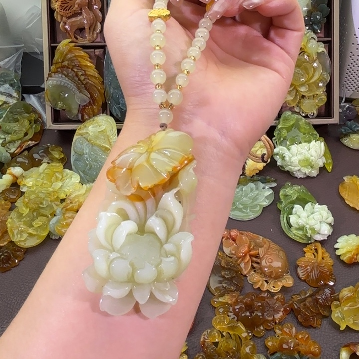 未镶嵌蛇纹石玉颈饰