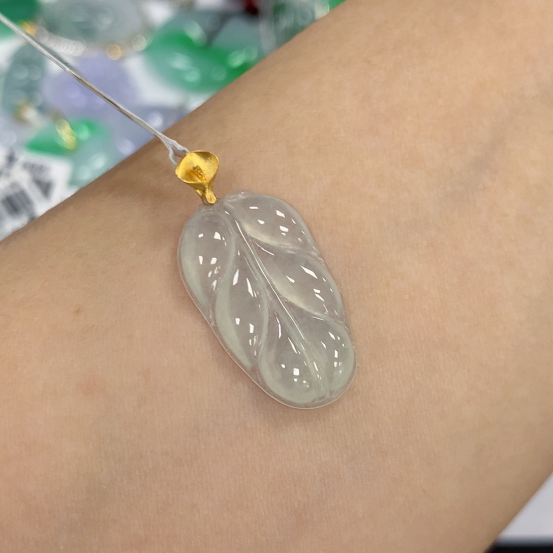 颈饰18K金镶嵌翡翠