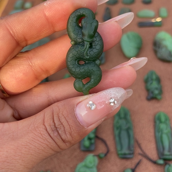 和田玉颈饰未镶嵌