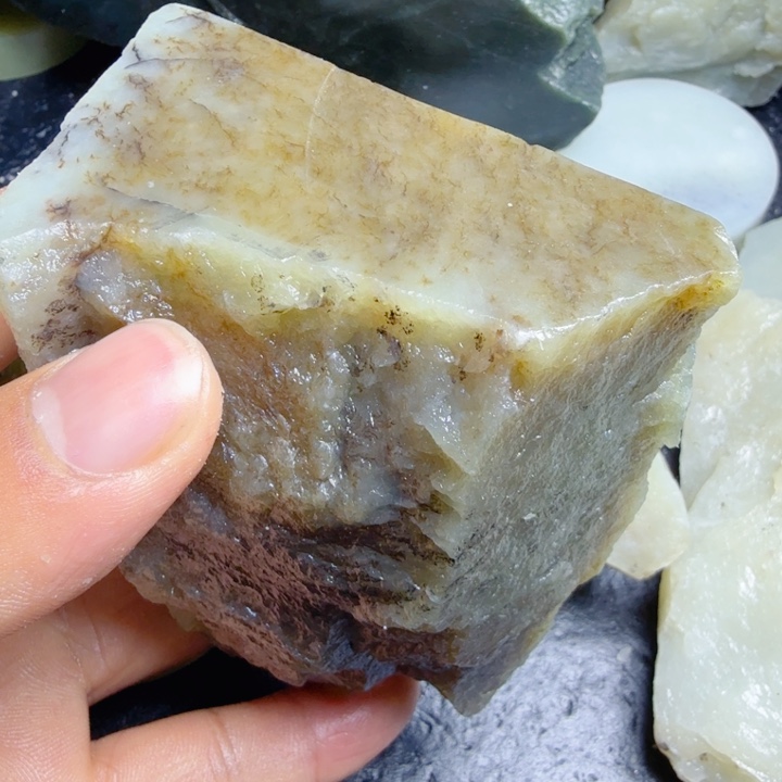 和田玉（糖玉）未镶嵌珠宝奇石