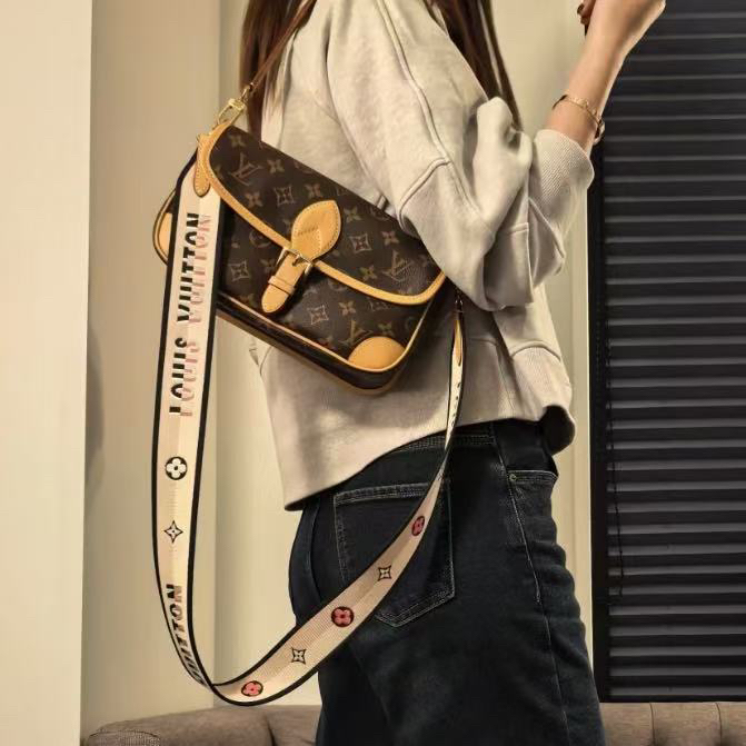 95新 LouisVuitton/路易威登 御古屋/83450/黑肩带法棍 芯片