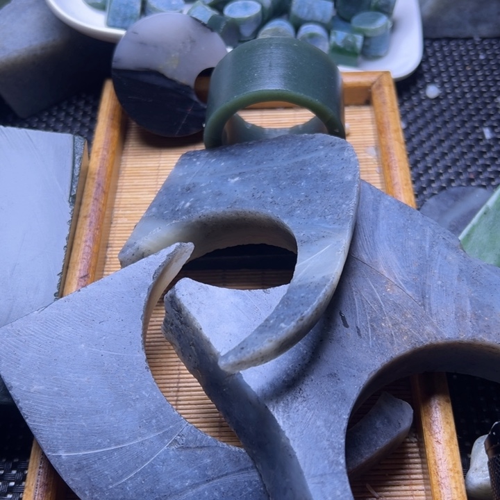 丫***呀和田玉（糖玉）未镶嵌挂件