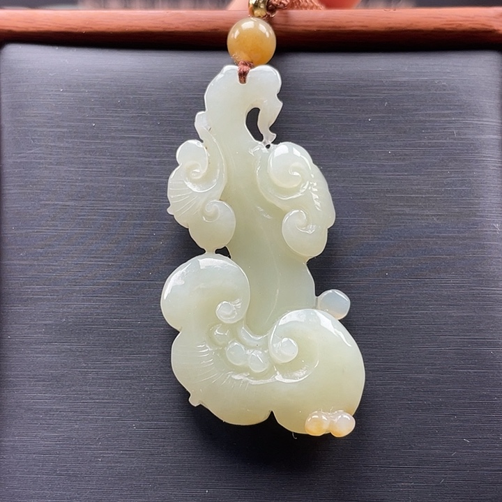 和田玉颈饰未镶嵌如意