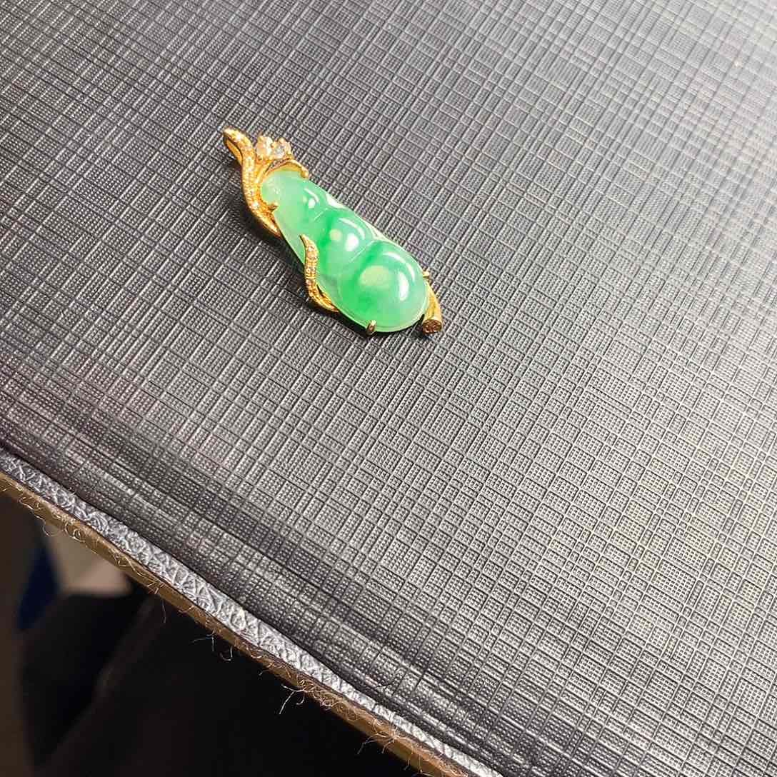 翡翠颈饰18K金镶嵌翡翠