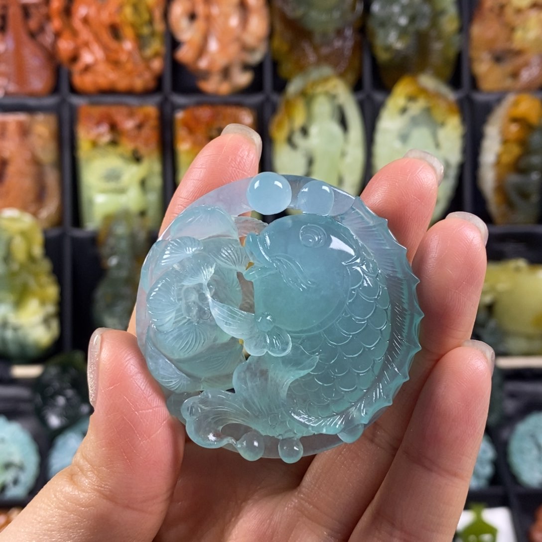 蛇纹石玉颈饰合金陈****）