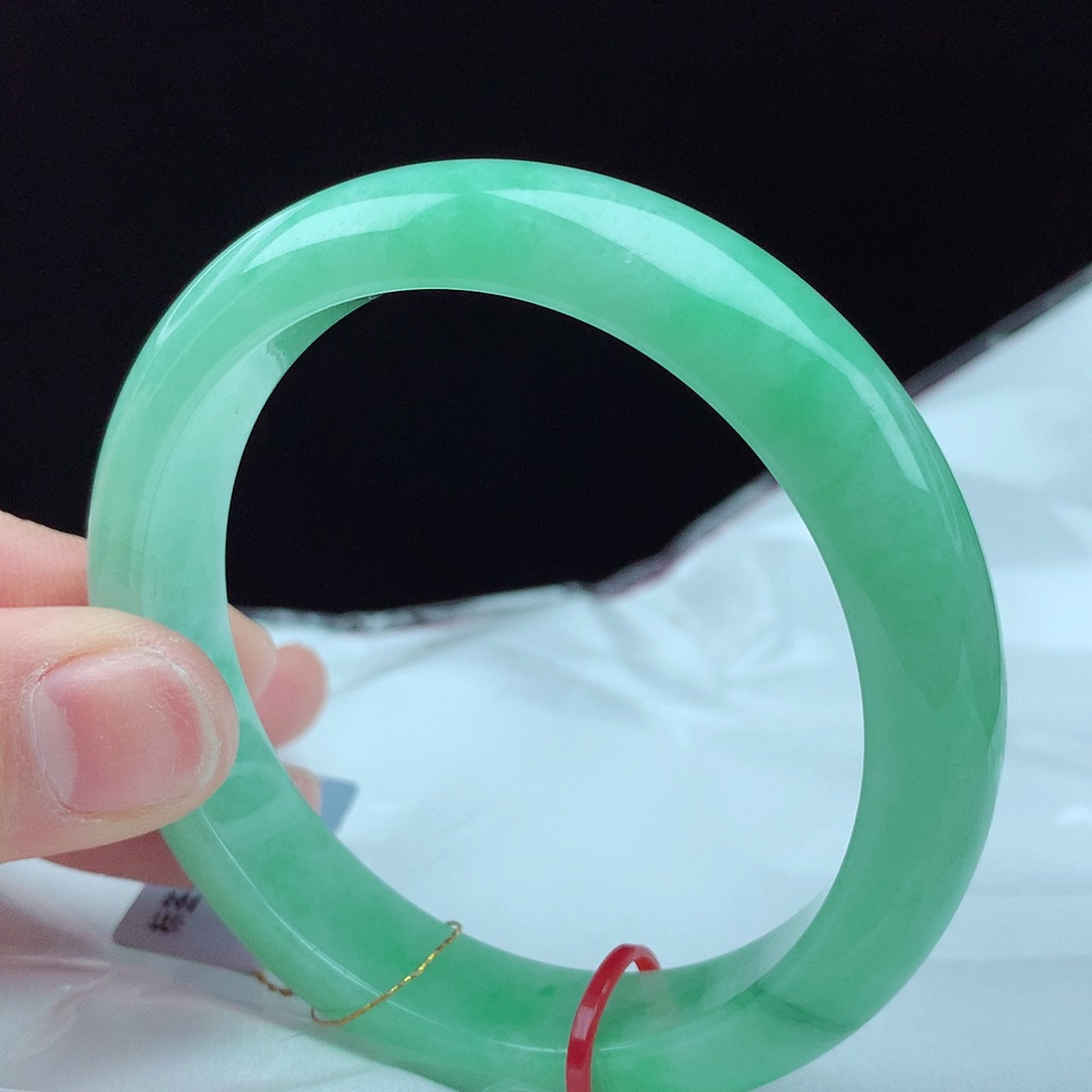 翡翠手镯未镶嵌57圈1368