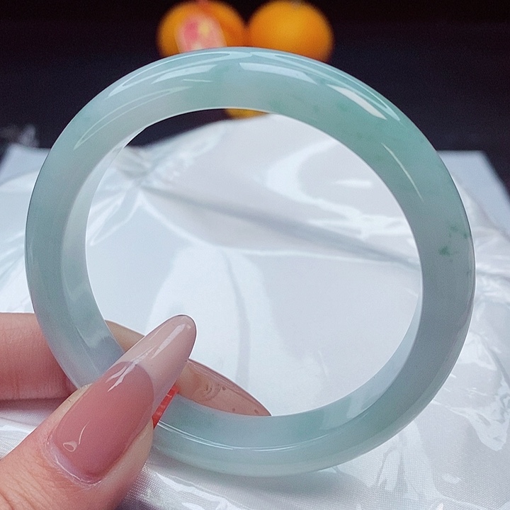 翡翠手镯未镶嵌54圈