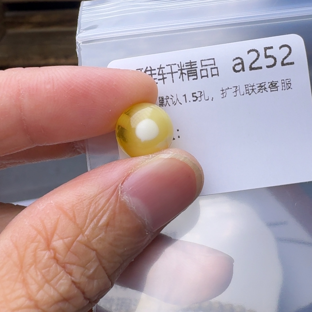 琥珀未镶嵌裸石琥珀