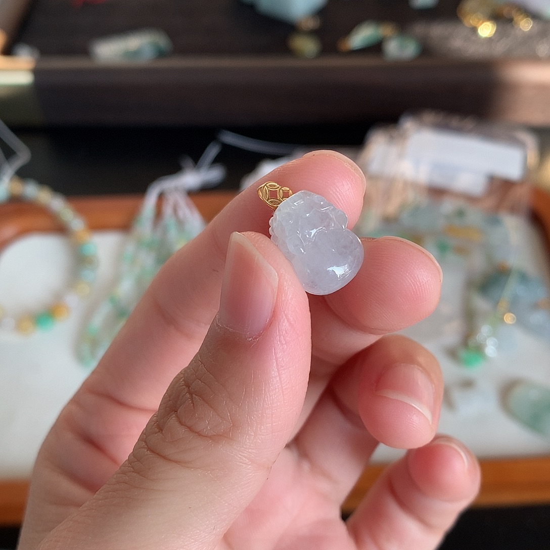 翡翠18K金镶嵌颈饰貔貅