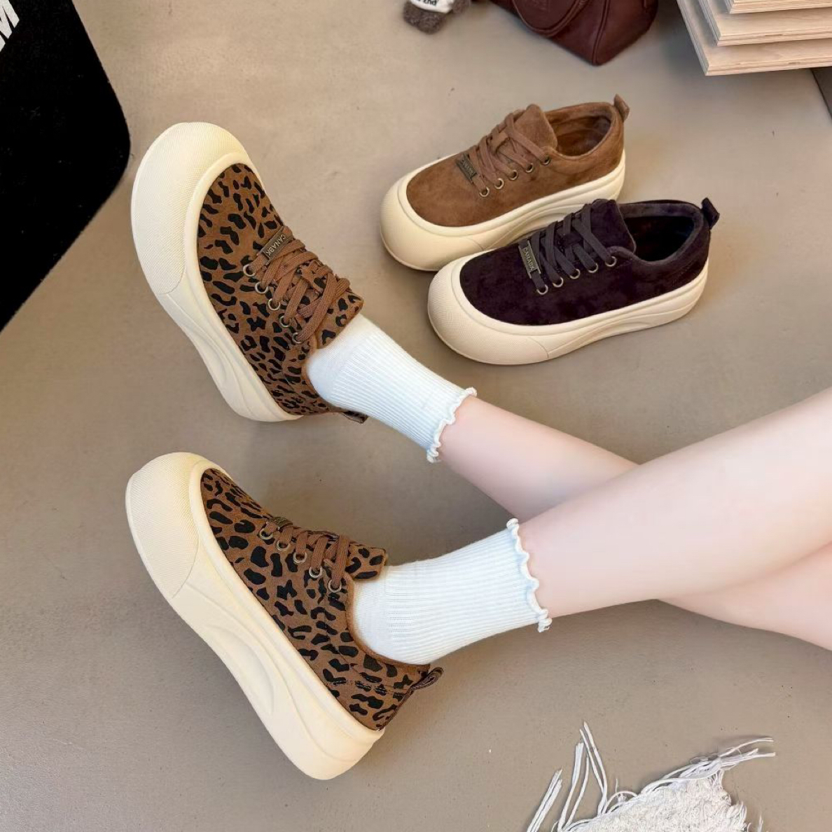 冬季加绒加棉豹纹真皮厚底板鞋女款休闲板鞋复古休闲鞋女M32-9