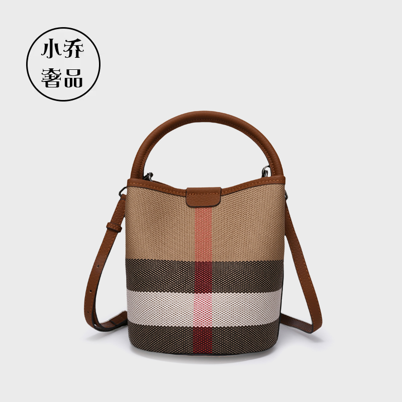 小乔奢品【格调女神】新款时尚百搭真皮格子水桶小众手提女包#Y9851