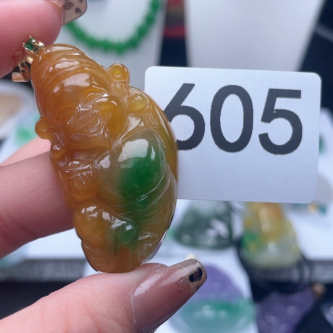 翡翠吊坠(赠链)未镶嵌