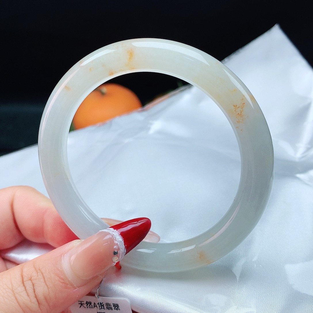 翡翠手镯未镶嵌56圈