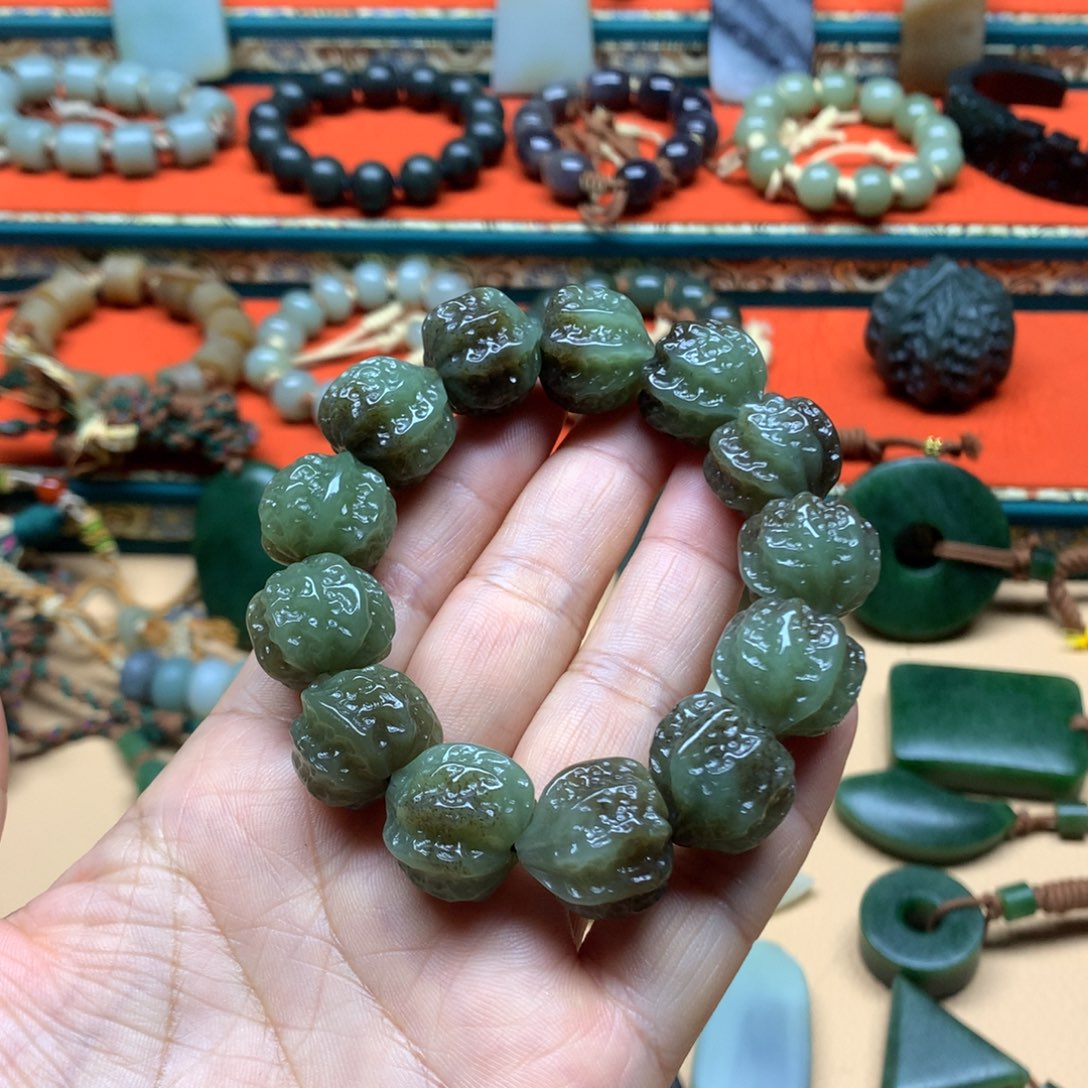 塞***寂颈饰未镶嵌和田玉