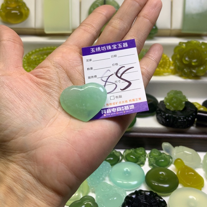 用***8蛇纹石玉未镶嵌颈饰