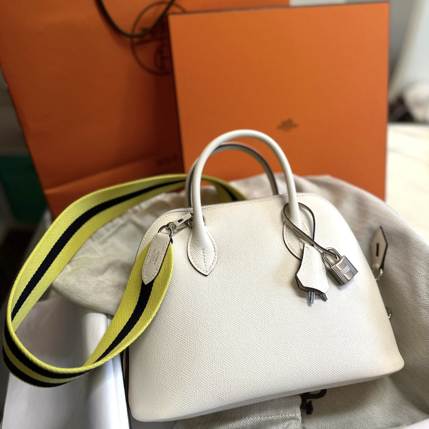 99新 Hermes/爱马仕 青奢荟/保龄球25奶油白银扣手提包//79242