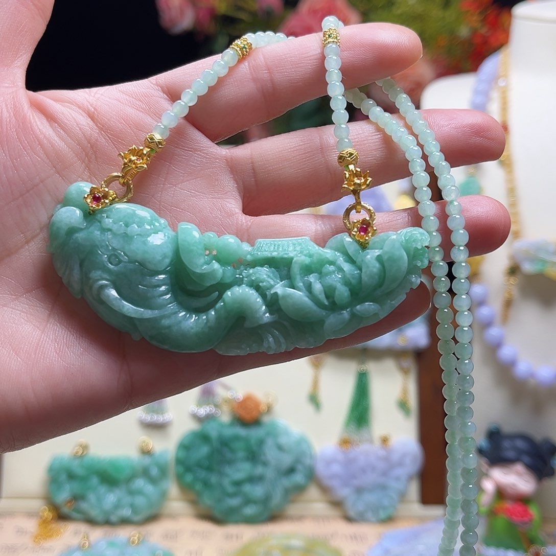 翡翠颈饰未镶嵌天然翡翠