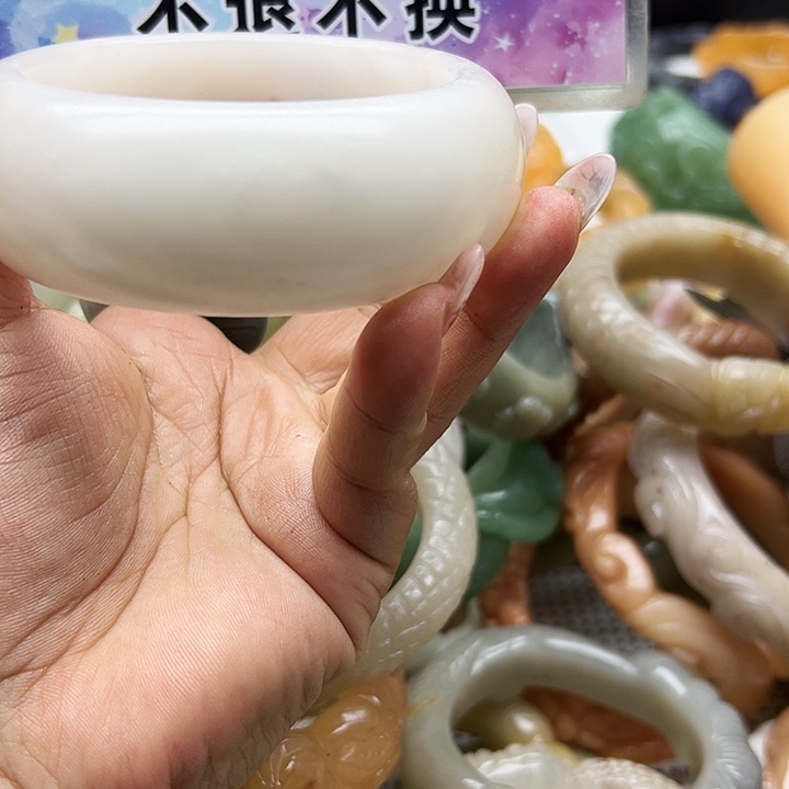 未镶嵌手镯石英岩玉
