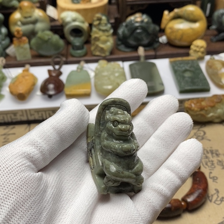 岫岩河磨玉（透闪石质玉）未镶嵌把件
