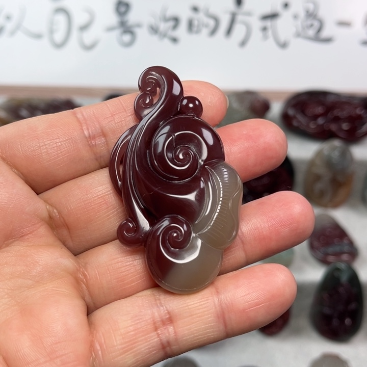 玛瑙/玉髓颈饰未镶嵌墨*