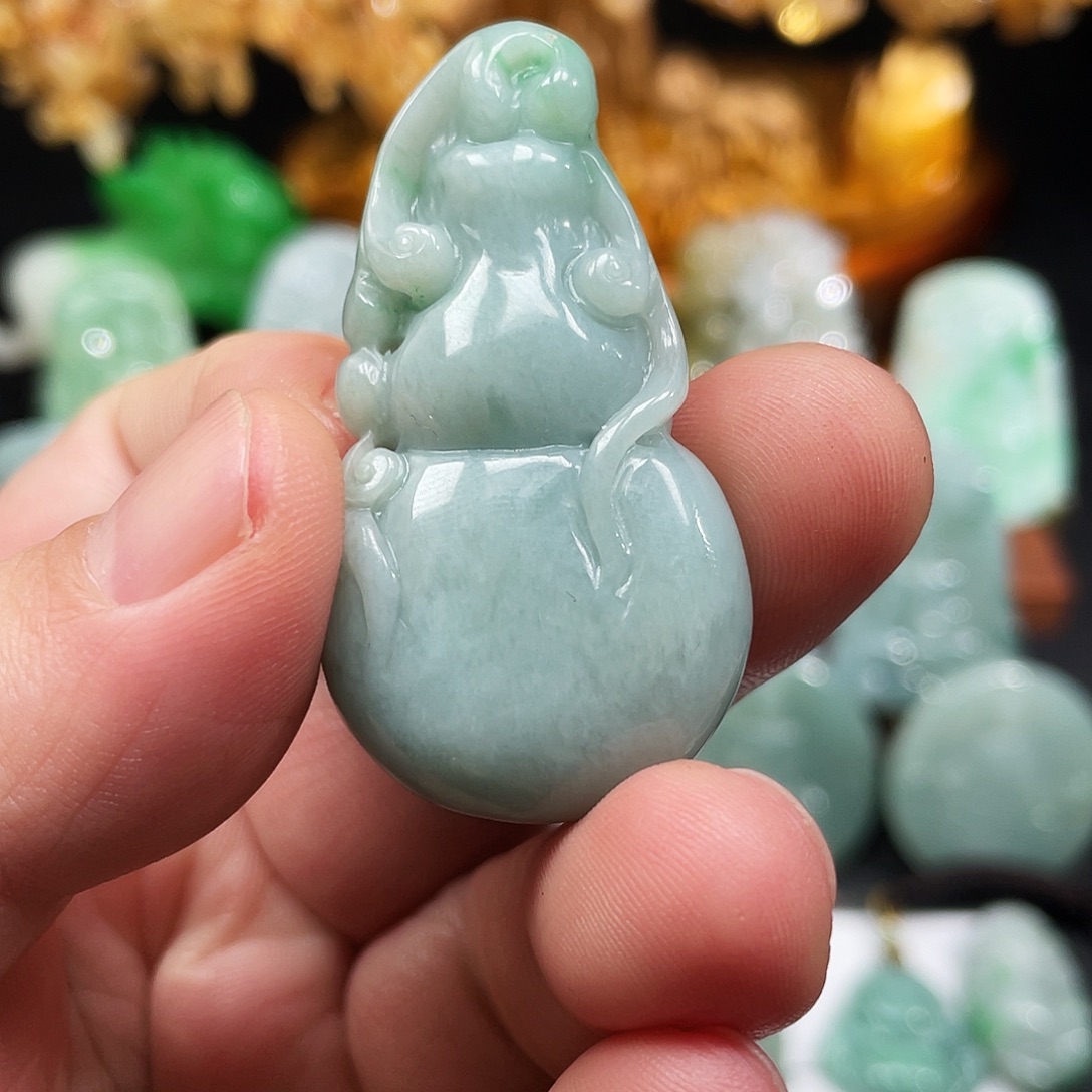 翡翠未镶嵌颈饰葫芦