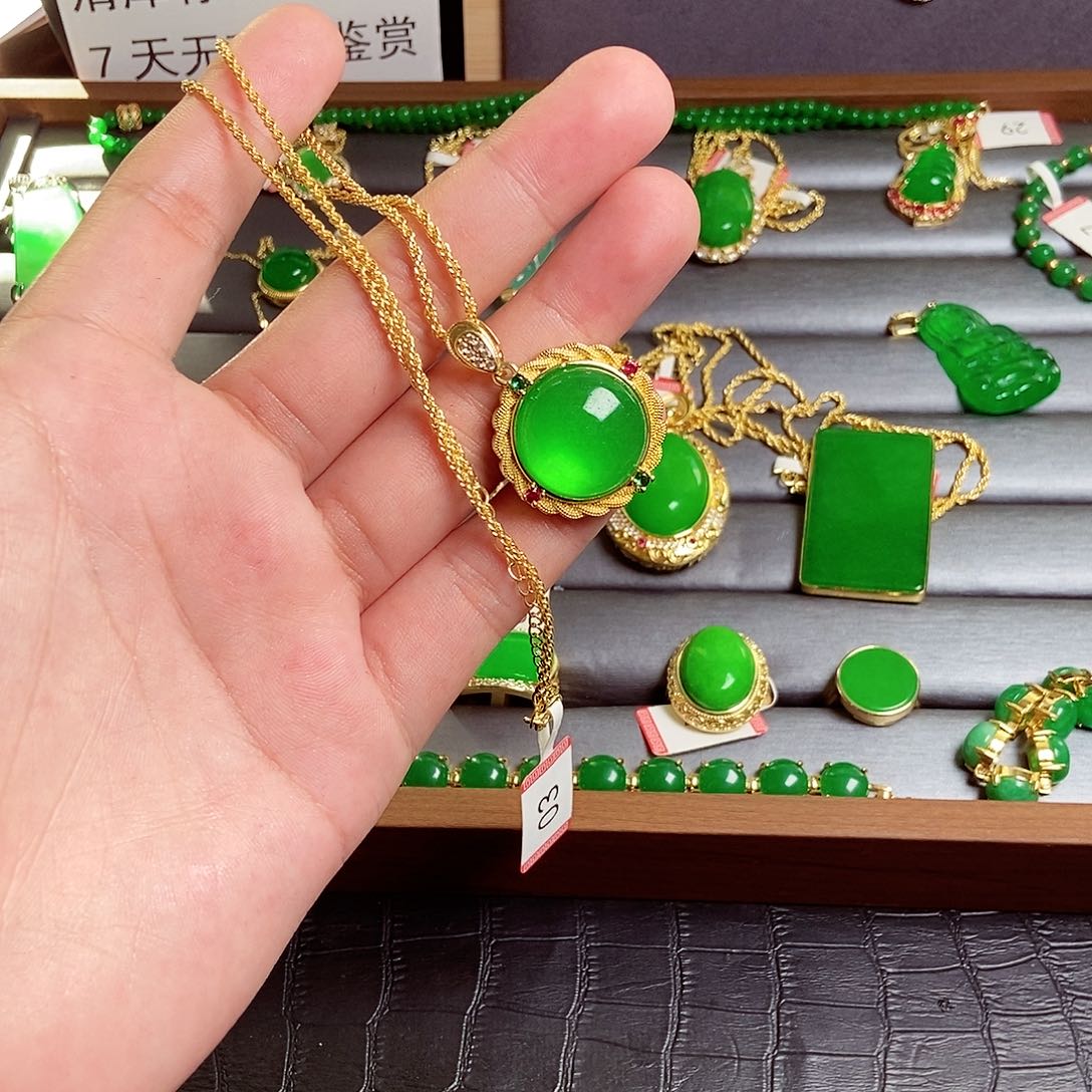 颈饰18K金镶嵌翡翠03