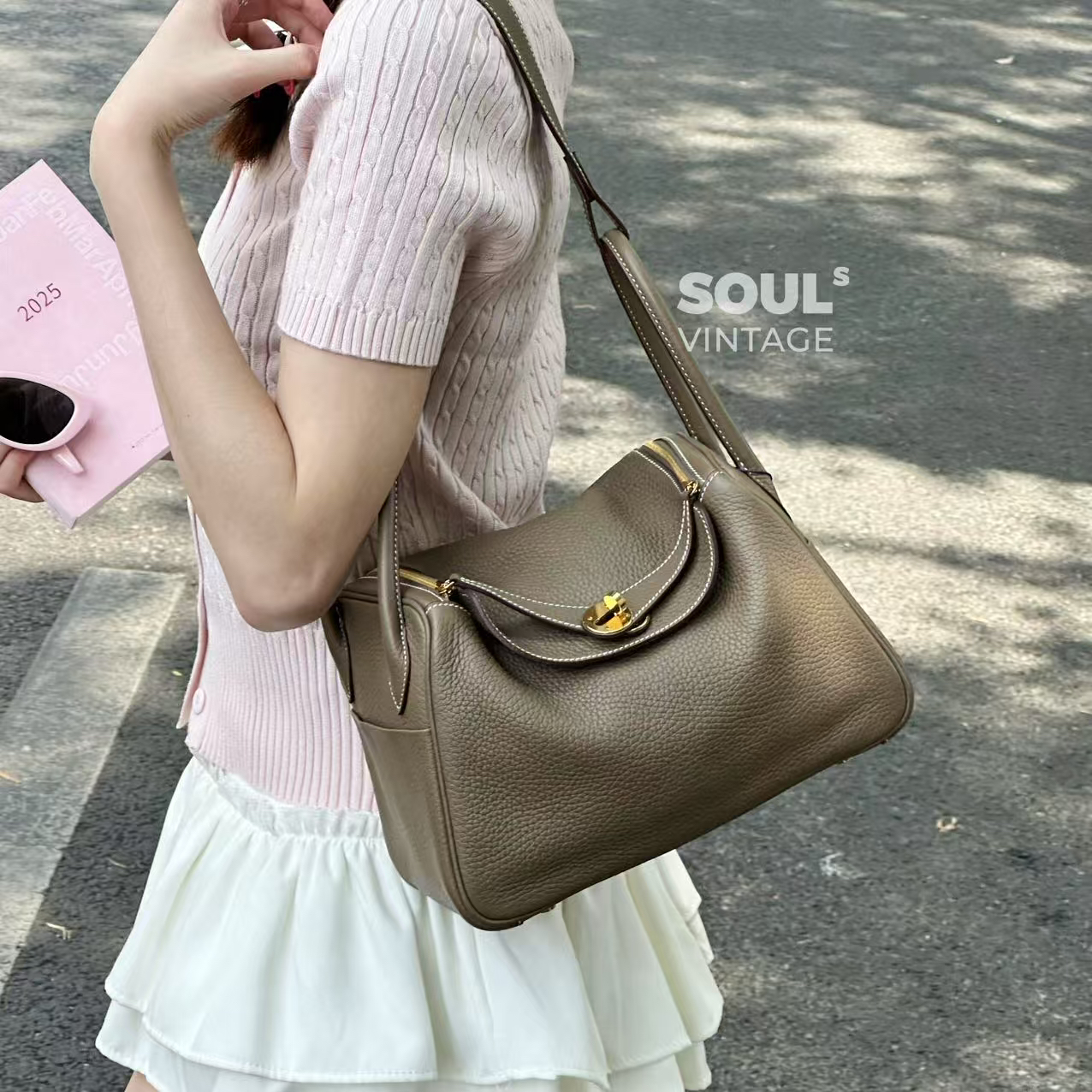 95新 Hermes/爱马仕 大象灰 金扣 TC皮 lindy26单肩包/601175236