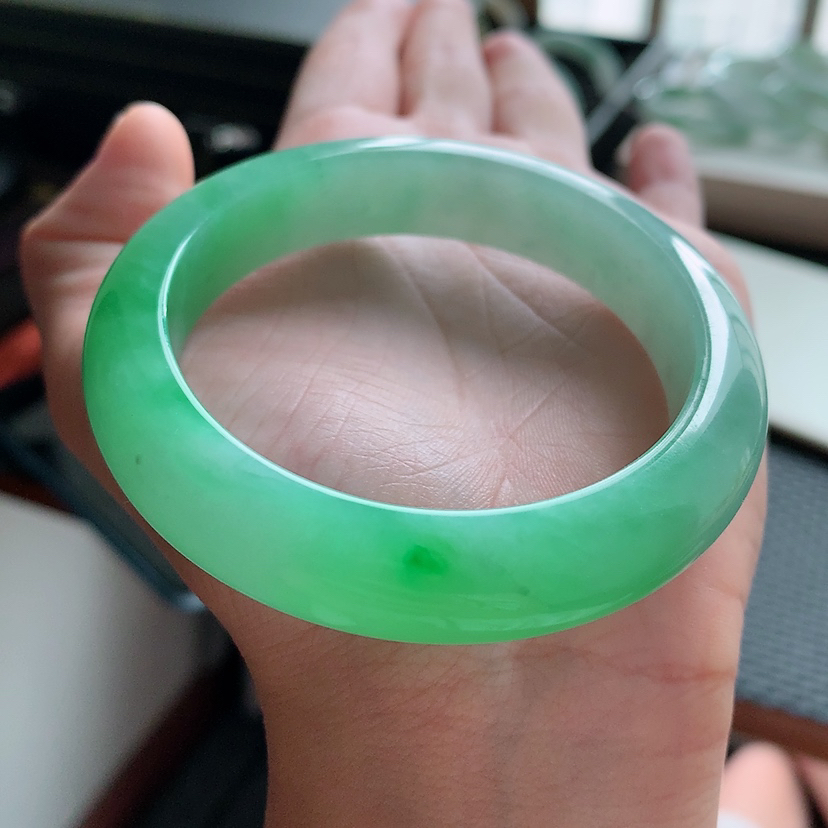 正圈54mm 飘阳绿厚装宽版端庄大气上档次天然缅甸翡翠A货手镯