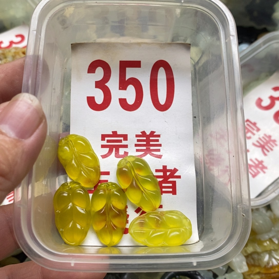 蛇纹石玉挂坠未镶嵌