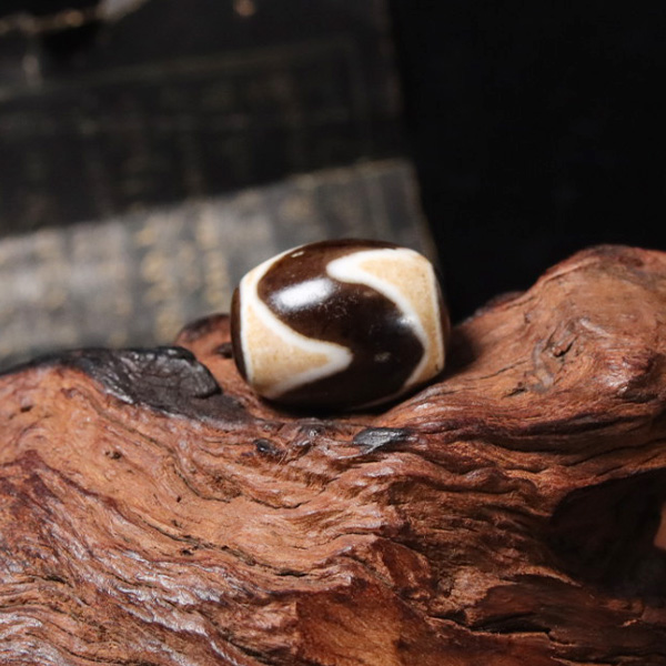 尼泊尔回流达诺双牙珠珠尺寸:21.9X17.2MM 肉质厚糯，高油高密