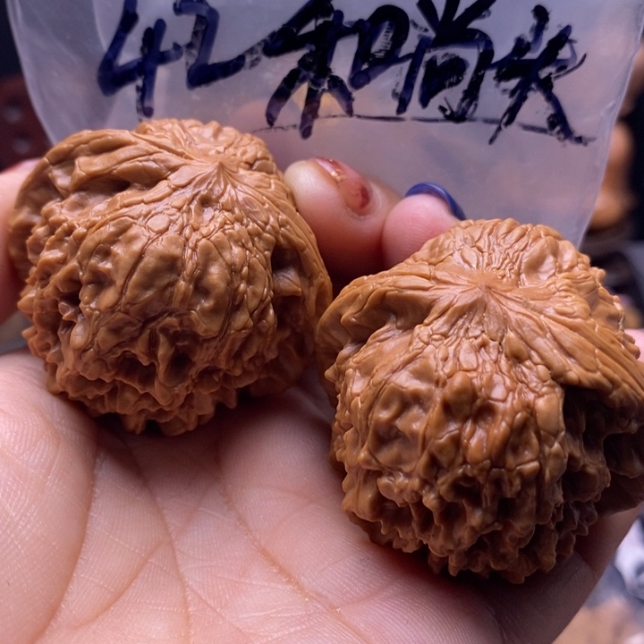 文玩核桃吊坠和尚头