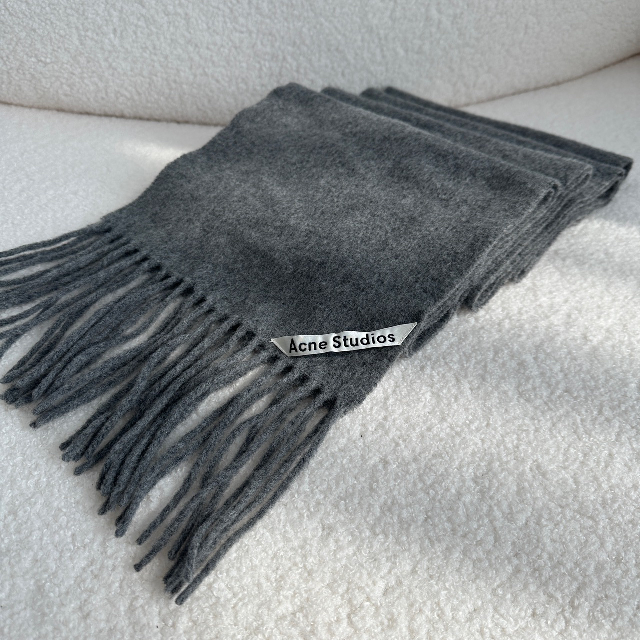 99新 AcneStudios 灰色流苏围巾/WX108510