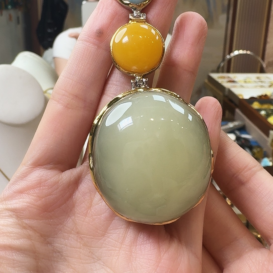 琥珀未镶嵌颈饰吊坠