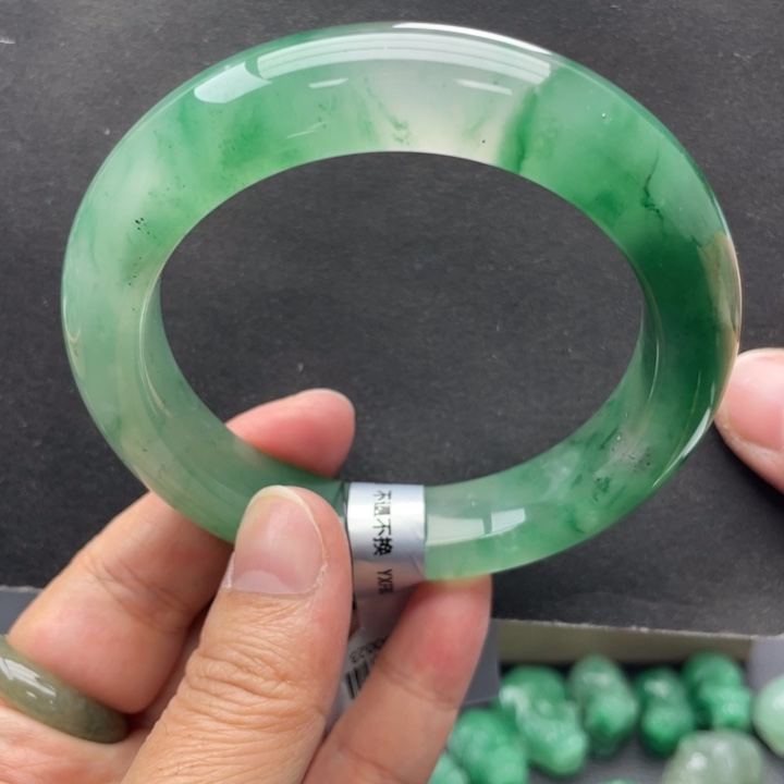 石英质玉未镶嵌手镯58