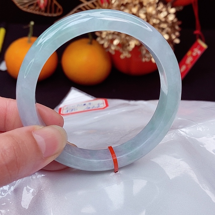 翡翠手镯未镶嵌60圈