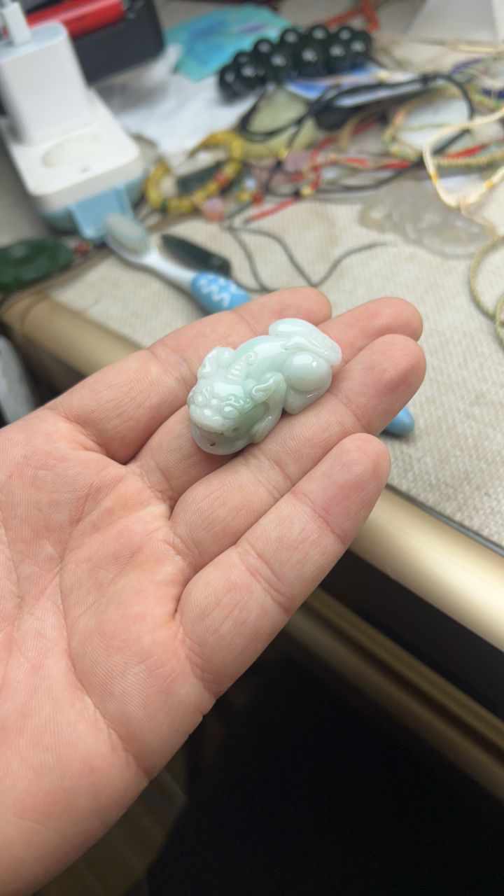 翡翠高冰貔貅手工雕刻