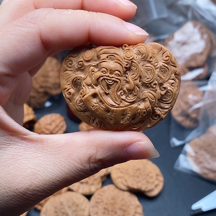 文玩核桃吊坠财神